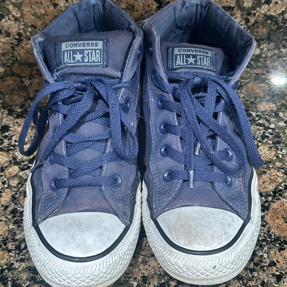 Converse Unisex Shoes Men’s 7.5 Women’s 9.5